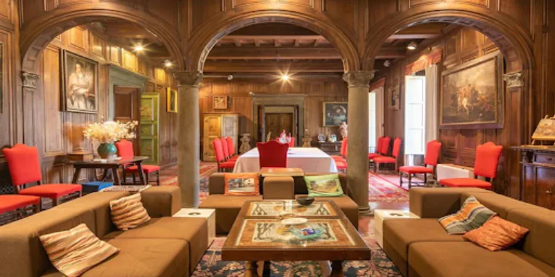 GRAND & STUNNING TUSCAN VILLA CLOSE TO CITY CENTER
