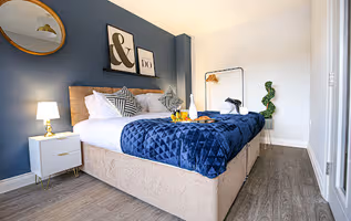 Victorian House with Free Parking, Garden, Smart TVs with Virgin TV and Netflix