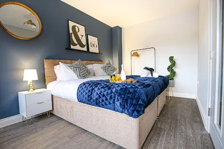 Victorian House with Free Parking, Garden, Smart TVs with Virgin TV and Netflix