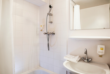 Luxury en-suite bathroom at Paris Maisons-Alfort