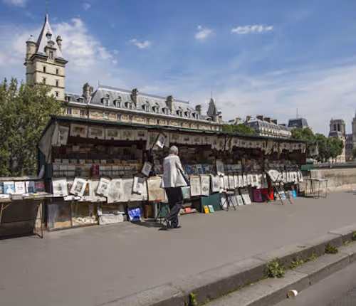 THE ARTSY NEIGHBORHOOD LOVED BY LOCALS & TOURISTS ALIKE-RUE DES GRANDS AUGUSTINS