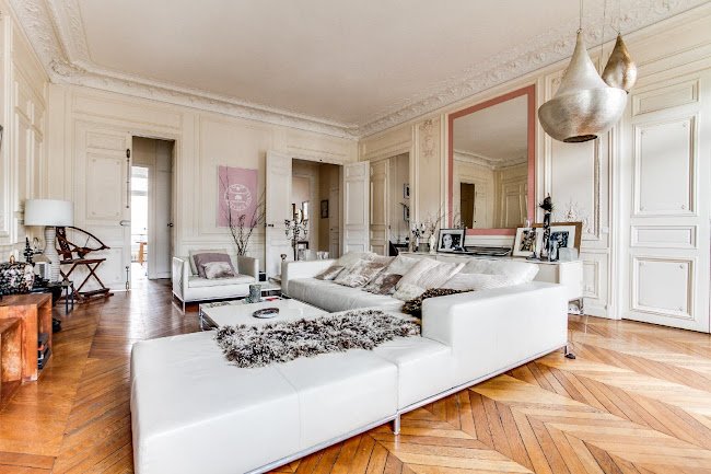 REDEFINING LUXURY OF HAUSSMANN ERA-300M2 LOUVRE ELEGANCE
