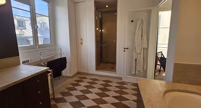 A GREAT LOCATION, VERY QUAINT AND FRENCH, SO CLOSE TO THE PALACE GARDENS