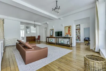 THE PARIS LOCATION THAT DREAMS ARE MADE OF-TUCKED NEXT TO LOUVRE & SEINE