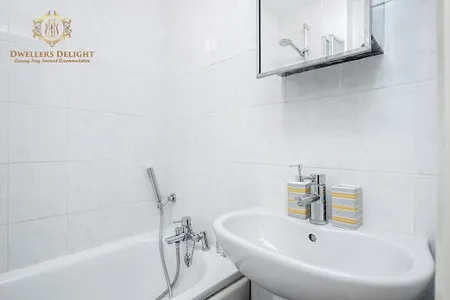 Bathroom at Underwood Road Apartment in Woodford