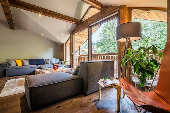 ENCHANTING CHALET WITH JACUZZI IN LES GETS
