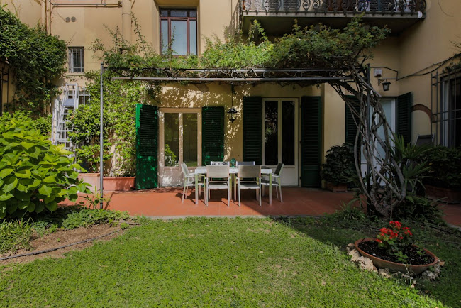 STYLISH & LUXURIOUS ABODE IN THE HEART OF FLORENCE