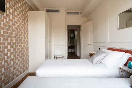 CONTEMPORARY ABODE OVER RIVER ARNO-STUNNING VIEWS