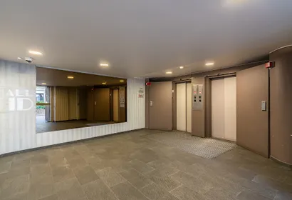 TOP FLOOR UNOBSTRUCTED VIEWS-TOUR EIFFEL