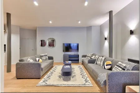 118M2 IN CHAMPS ELYSEES - RUE DE PONTHIEU