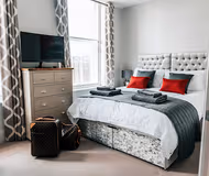 King sized bedroom at Cavendish House