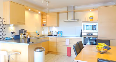 Hampton Court 1 beds with terrace