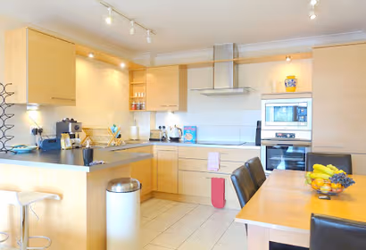 Hampton Court 1 beds with terrace