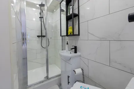 Coventry 5 bed 5 ensuite