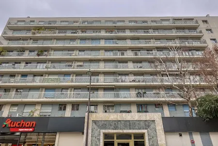 WITH A SPANNING PRIVATE TERRACE, A SUBLIME LUXURY NEAR EIFFEL TOWER