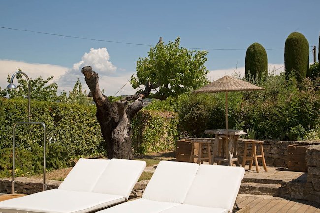 Gorgeous Provencal Mas Near Lacoste