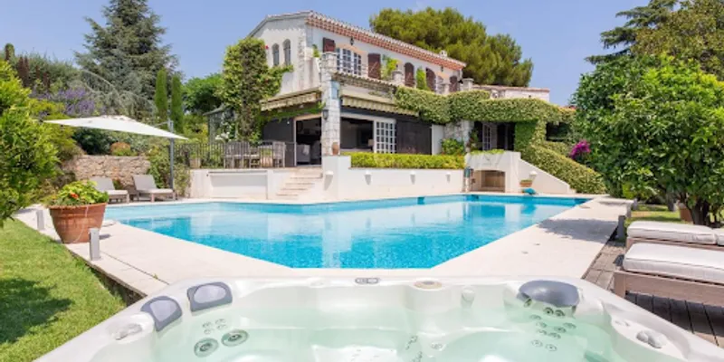 Sensational Luxury Villa Near Antibes