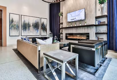 East Ohio Street Serviced Apartment