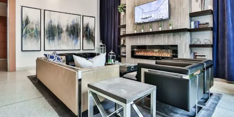 East Ohio Street Serviced Apartment