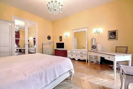 LIVE THE URBAN LIFESTYLE YOU CRAVE AT CHAMPS ELYSEES