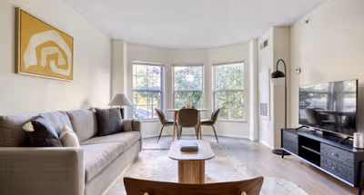 Washington Blvd Apartment