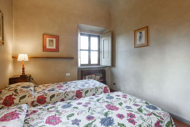 CLASSIC TUSCAN VILLA WITH SWIMMING POOL AND GARDEN