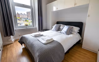 Bright, Modern West-End Apartment