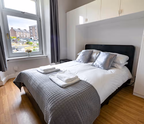 Bright, Modern West-End Apartment