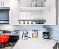 Luxury kitchen at North Clark Street #1609 Serviced Apartment, Lincoln Park