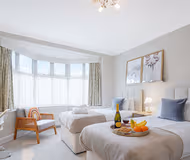 4 Bedroom House - Sleeps 8 - Close to City Centre with Free Parking, Fast Wifi and Smart TV with Virgin TV and Netflix