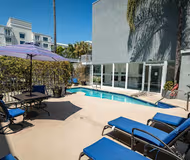 N Crescent Dr Apartment