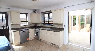 Kitchen in 6 Bed House 