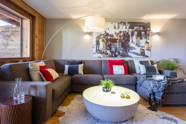 A Sun Lit Chalet Apartment in the Ski Resort of Verbier
