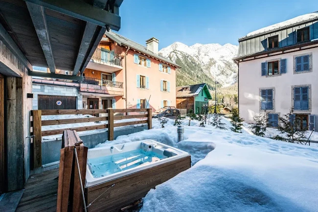 EXCEPTIONAL CHALET WITH JACUZZI IN CHAMONIX