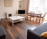 Bright, Spacious West-End Flat, Near University