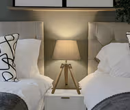 City Centre Apartment with Free Parking, Balcony, Super-Fast Wifi and Smart TV with Netflix by Yoko Property