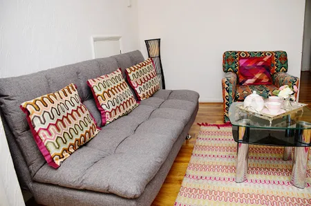 4 Bedrooms Near LHR Airport - Staines