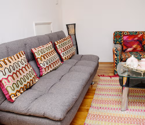 4 Bedrooms Near LHR Airport - Staines