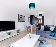 Modern 4 Bedroom House With Parking in Farnham Royal