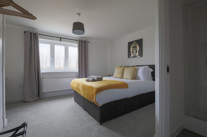 4 Bedroom, 3 Bathroom House Near M4 - 15 mins to Cardiff & Newport