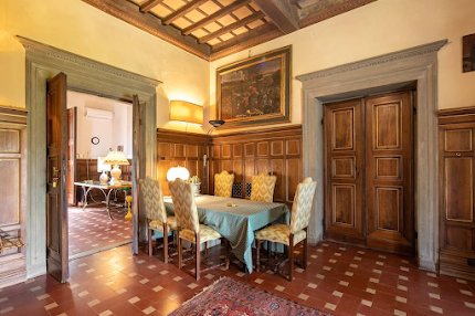 GRAND & STUNNING TUSCAN VILLA CLOSE TO CITY CENTER