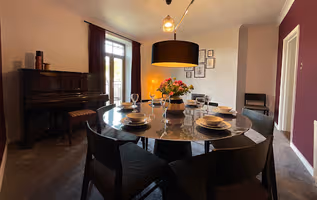 Large 4 double bedroomed townhouse in central