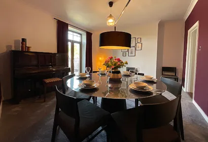 Large 4 double bedroomed townhouse in central