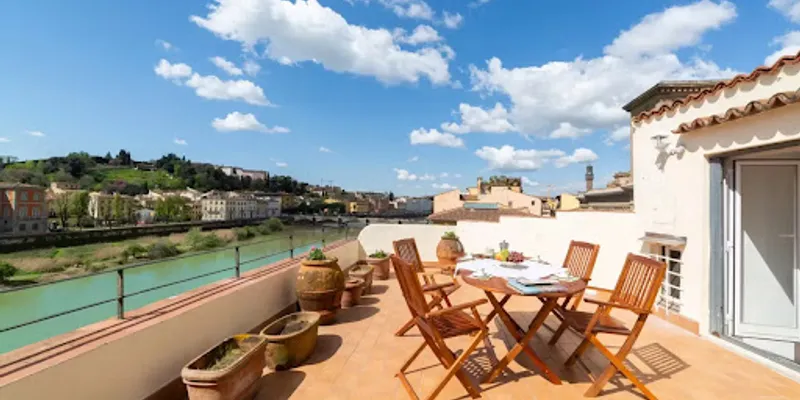 180M2 OVERLOOKING THE ARNO- PRIVATE TERRACE
