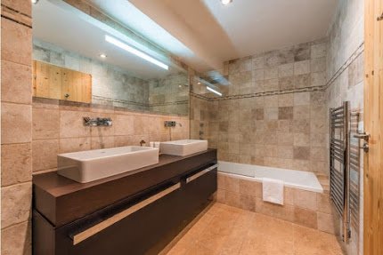OVERLOOKING THE RELENTLESSLY BREATHTAKING VIEW-LUXURY CHALET IN MORZINE