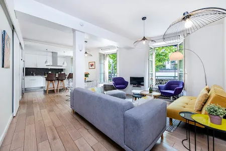 AUTHENTICALLY PARISIAN ST GERMAIN NEIGHBOURHOOD