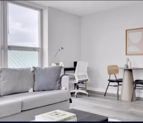 N Sheridan Rd Serviced Apartment