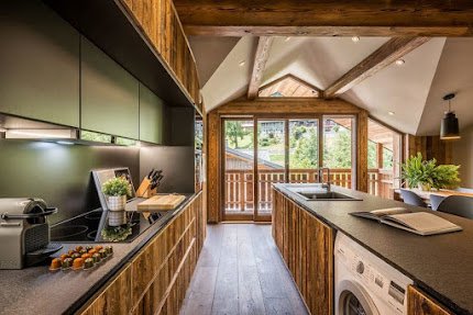 ENCHANTING CHALET WITH JACUZZI IN LES GETS