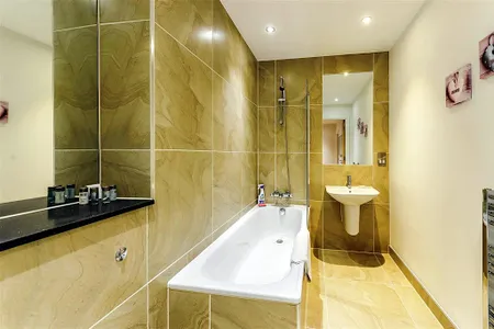Bathroom at London Bridge - 118 Tooley street