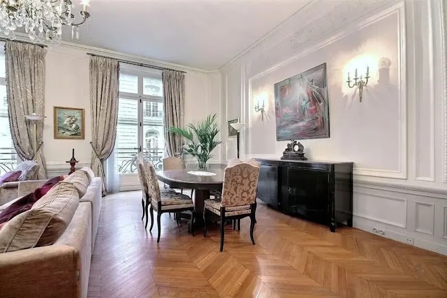LIVE THE URBAN LIFESTYLE YOU CRAVE AT CHAMPS ELYSEES